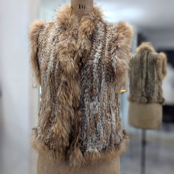 Knitted Fur Vest - Picture 6 of 8